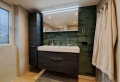 Badkamer in groen en hout