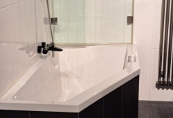 Complete badkamer aan sanitair zonder tegels